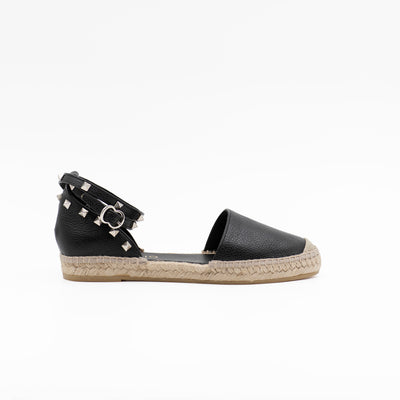 Espadrille in black leather with silver studs