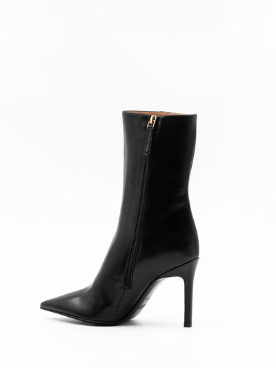 'Mind the Gap' 2 in black leather