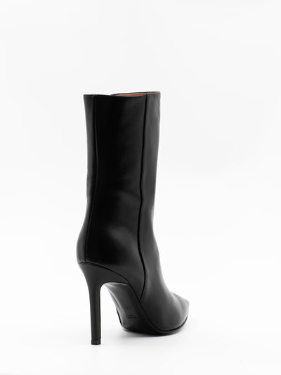 'Mind the Gap' 2 in black leather