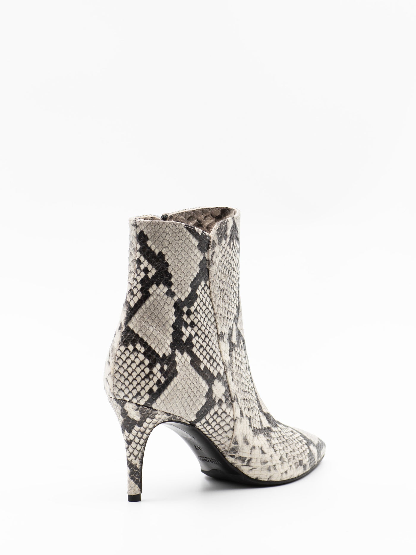 Cueved cuffs ankle boots in snake leather