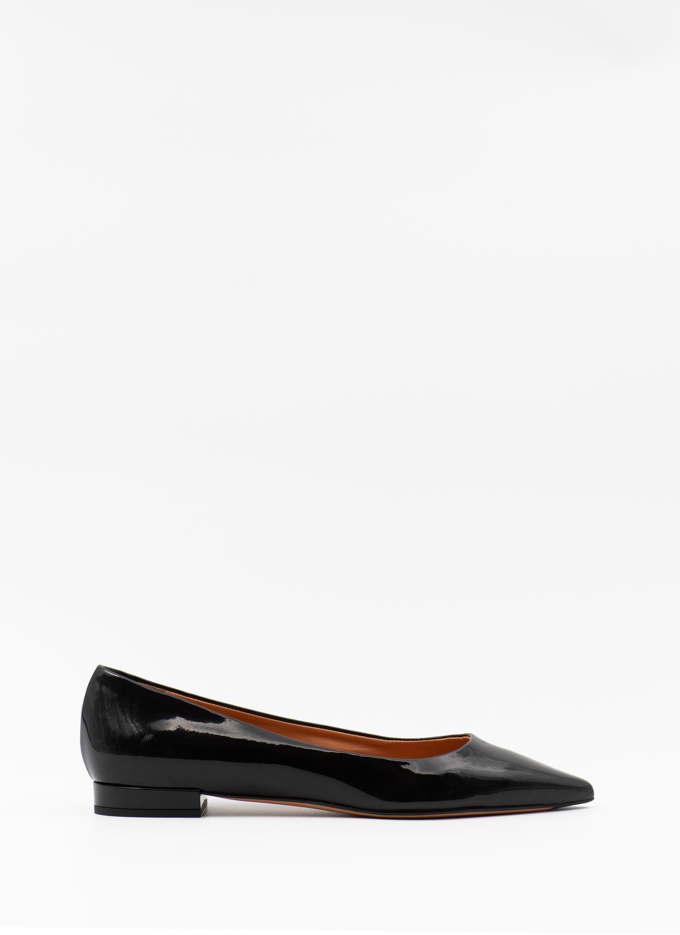 Point-toe ballet flats in black patent