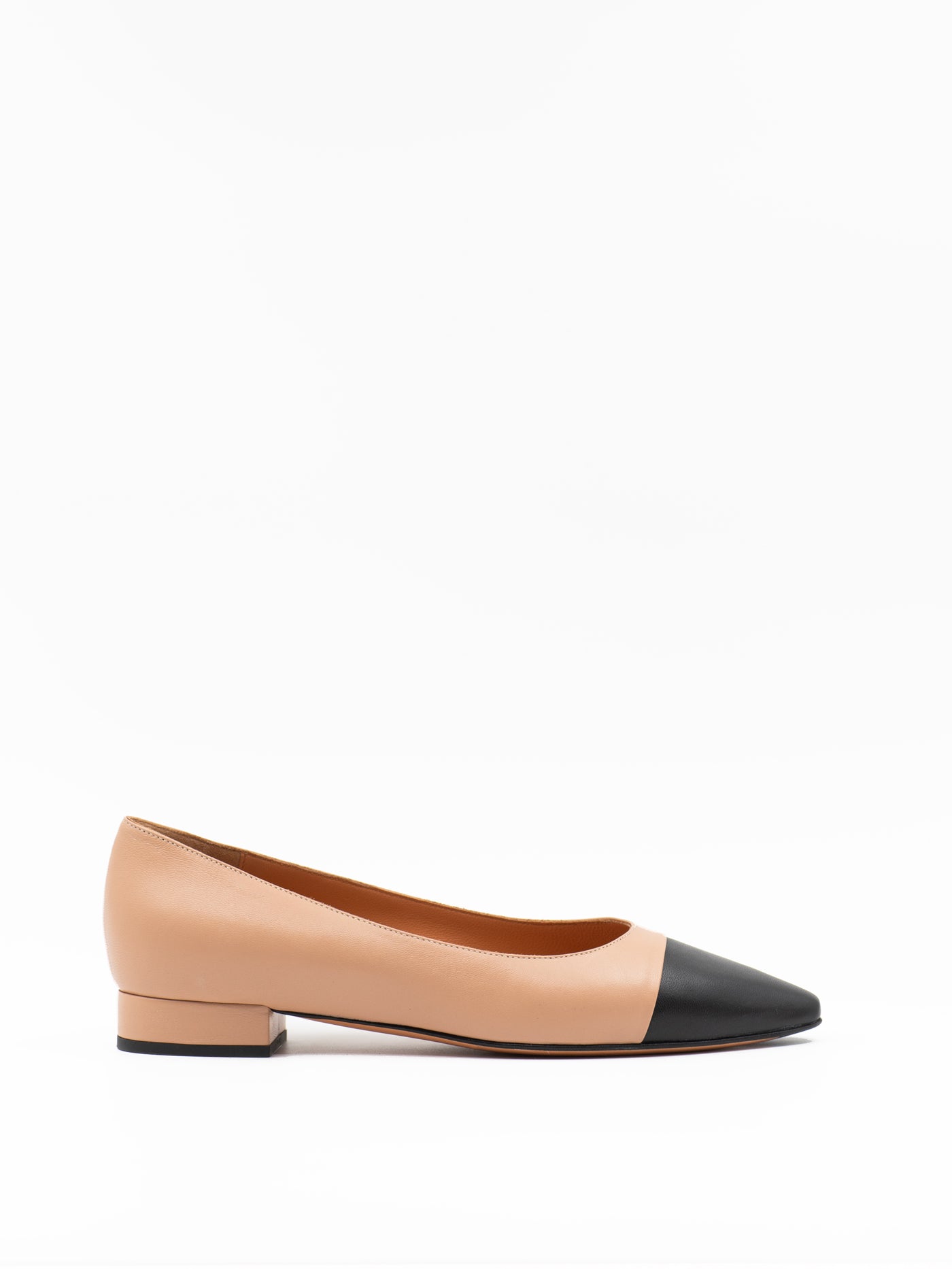 Two-tone flats in beige