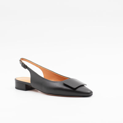 Flat slingback sandal with buckle detail