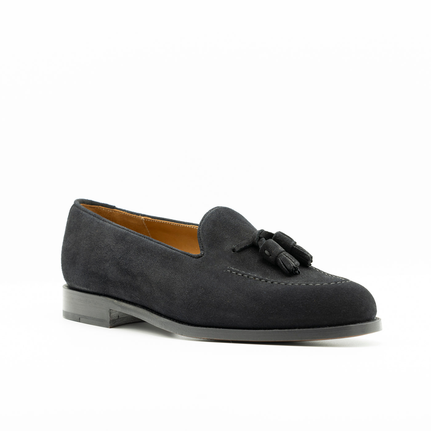 Men's tassel loafer in black suede. Set on goodyear welted soles. 