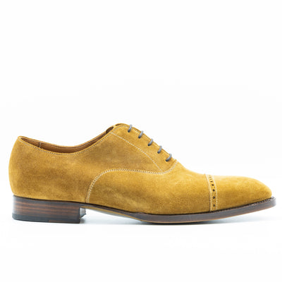 Cognac suede oxford shoes with leather soles that are edgestichted, 
