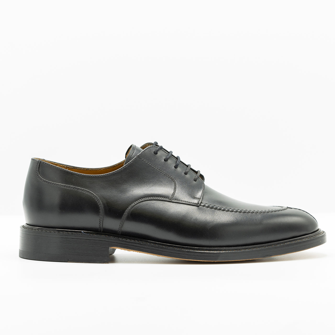 THE DERBY IN BLACK LEATHER