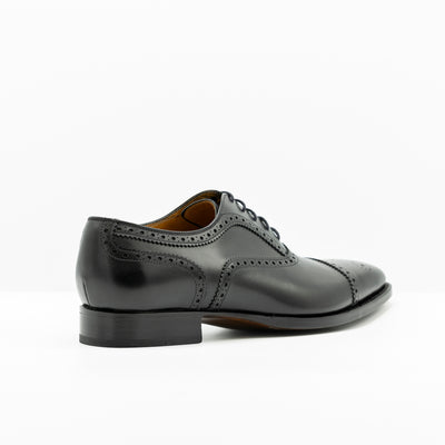Black leather oxford shoes set on goodyear welted leather soles.Waxed shoe laces. 
