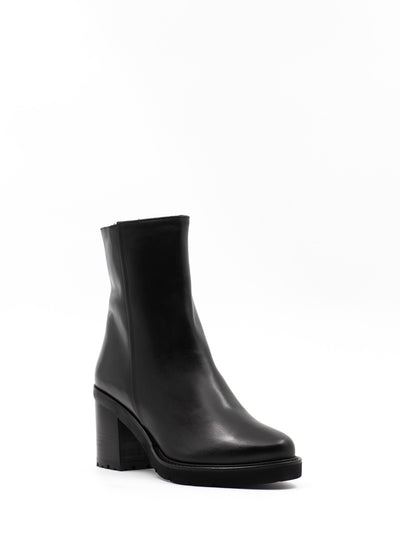 Extra Light Ankle Boots in Black Leather