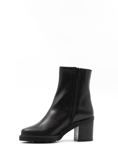 Extra Light Ankle Boots in Black Leather
