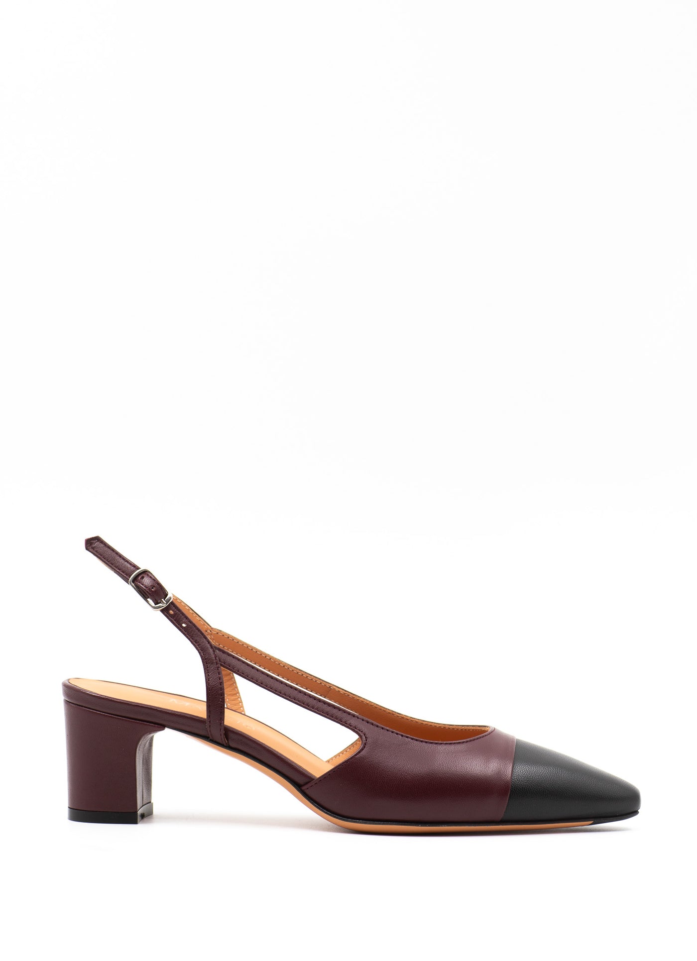 Two-tone pumps in burgundy leather