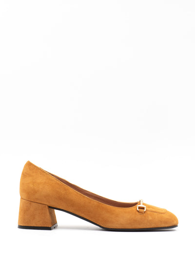 Horsebit pumps in cognac suede
