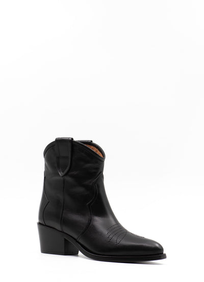 Nevada Boots in Black Leather