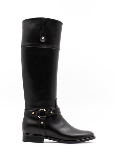Riding boots in black leather