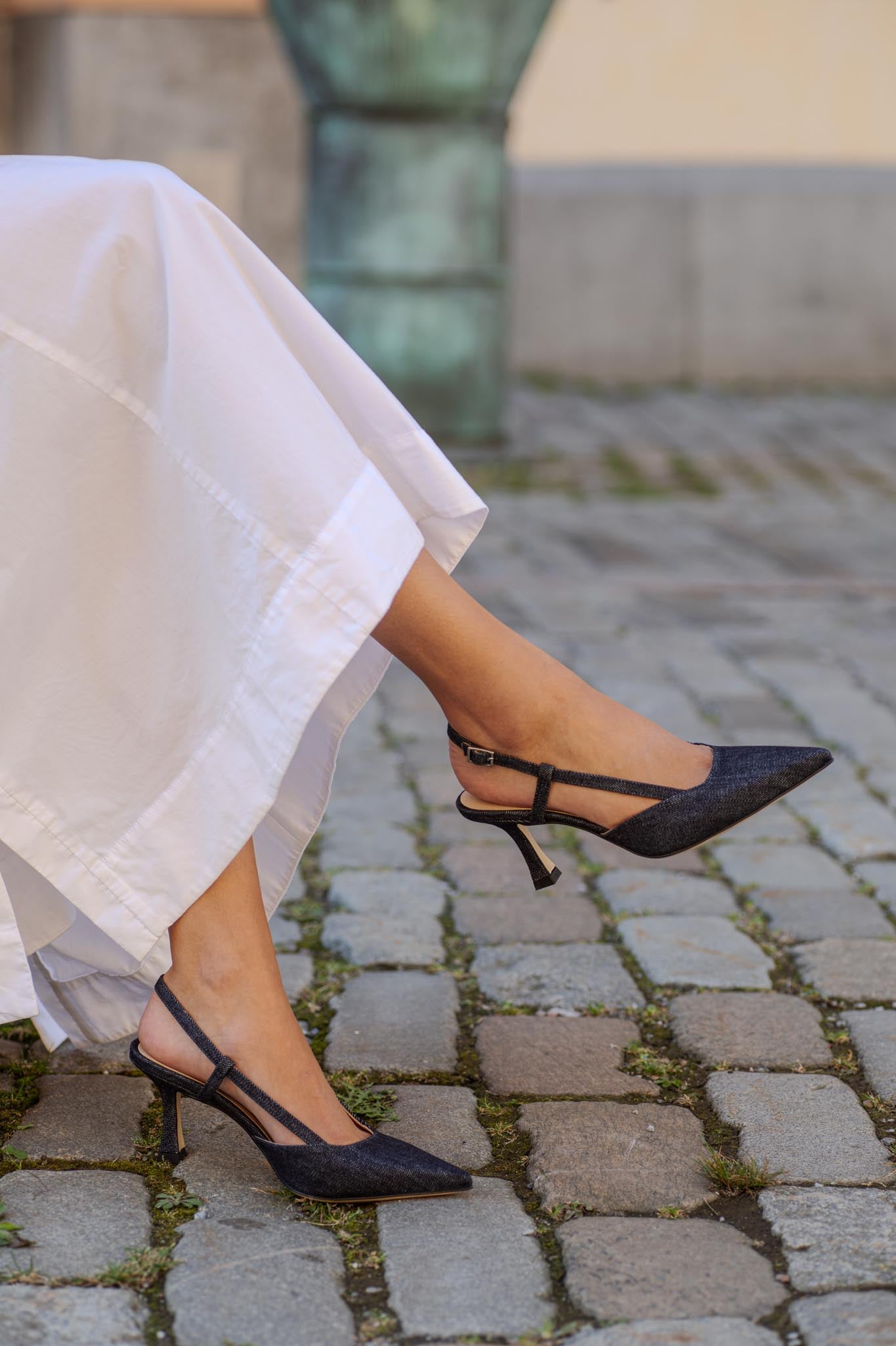 Curved heel slingback in denim