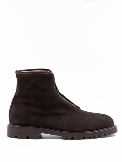 Shearling-lined men's boots in brown suede.