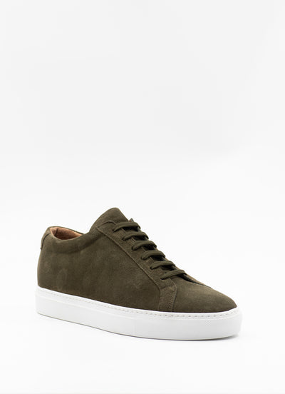 The classic Sneaker in green suede