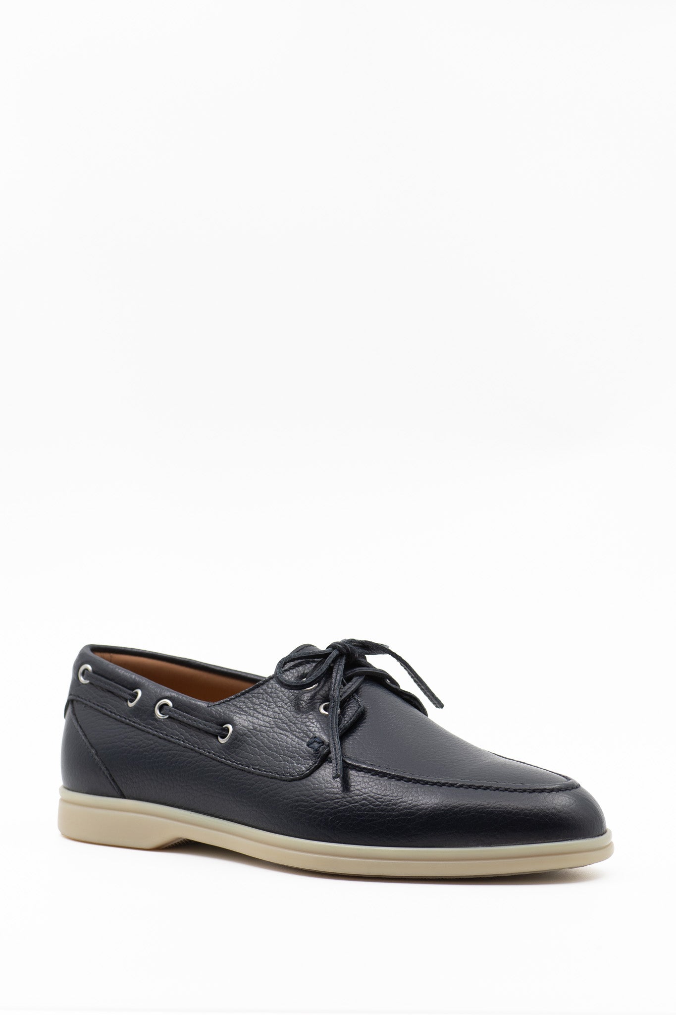 Boat shoe in navy leather