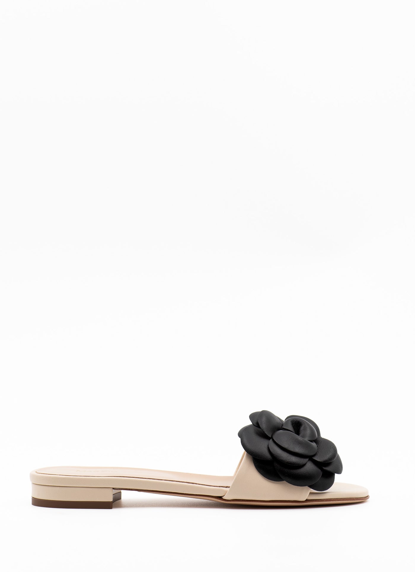 Camelia mules in beige leather