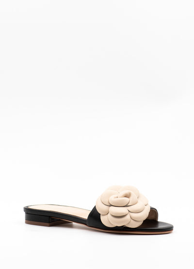 Camelia mules in black leather