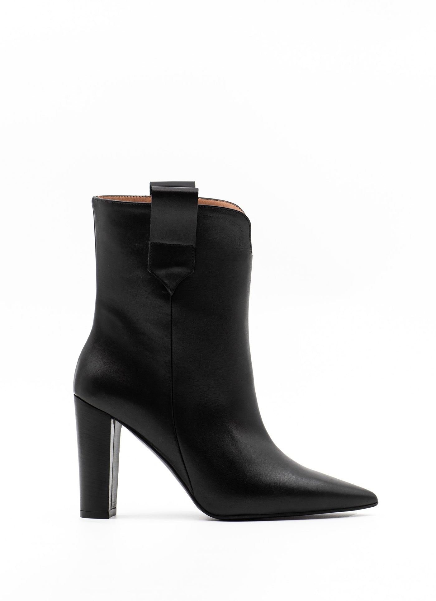 Heeled western ankle boots in black