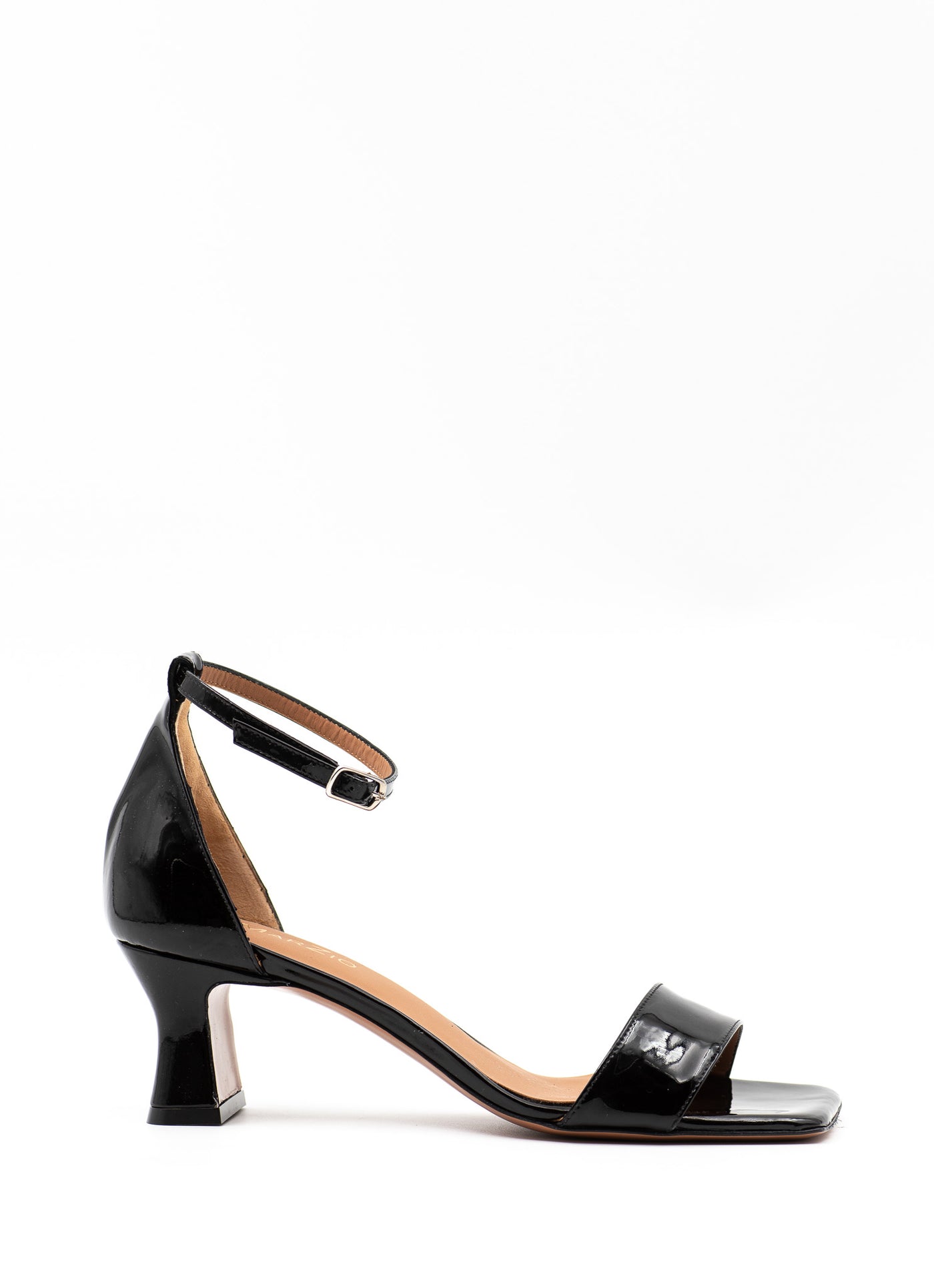 Heeled sandal in black patent