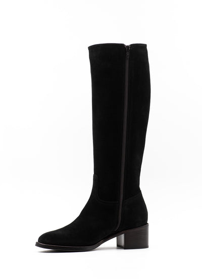 Leather boots in black suede 