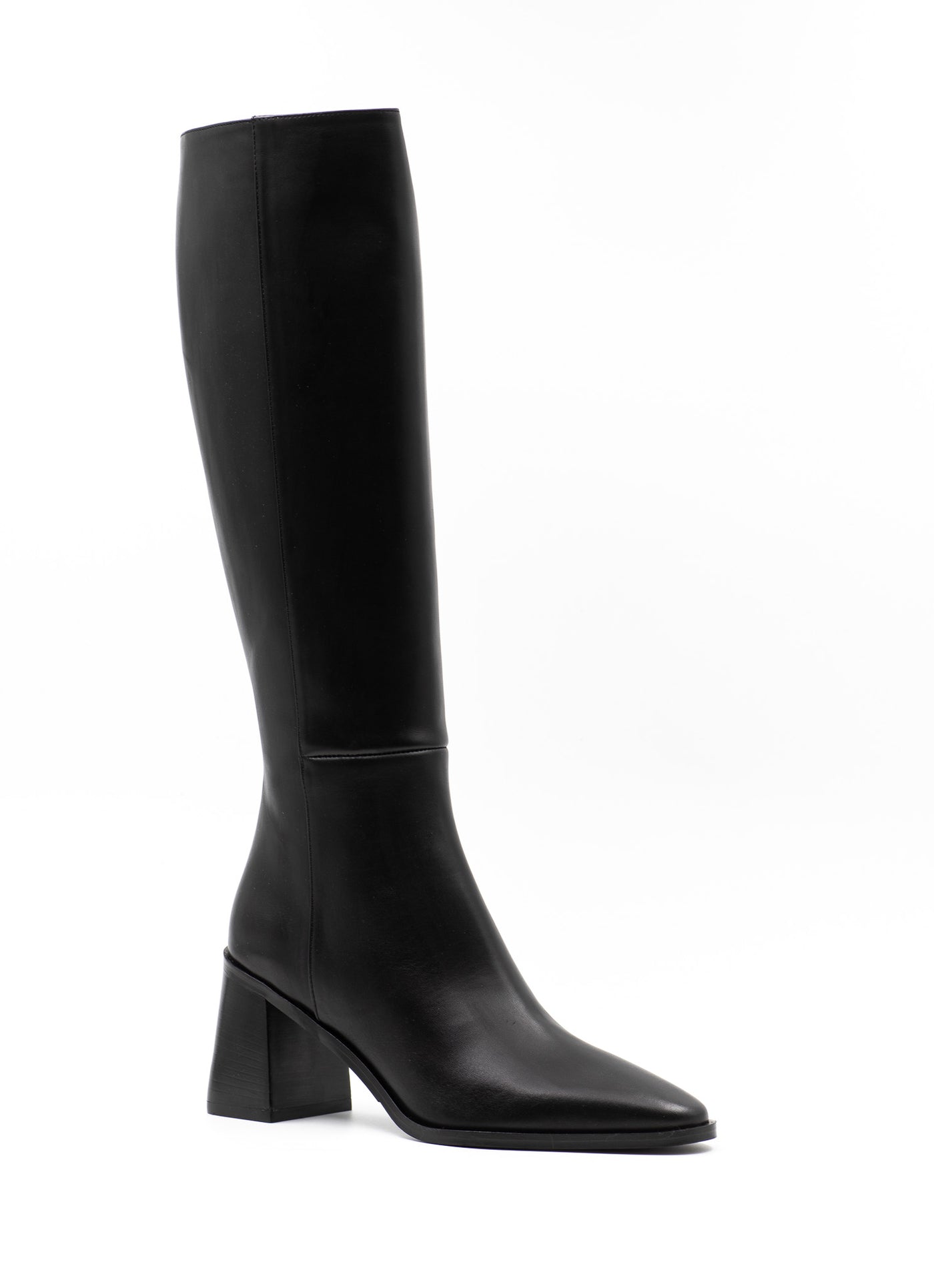 Boots in black leather