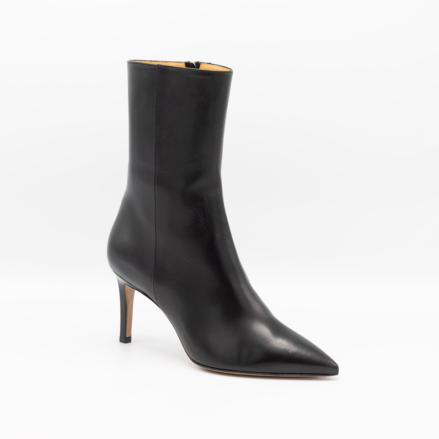 Black leather booties with high shaft and a 85mm stiletto heel and pointy toe. 