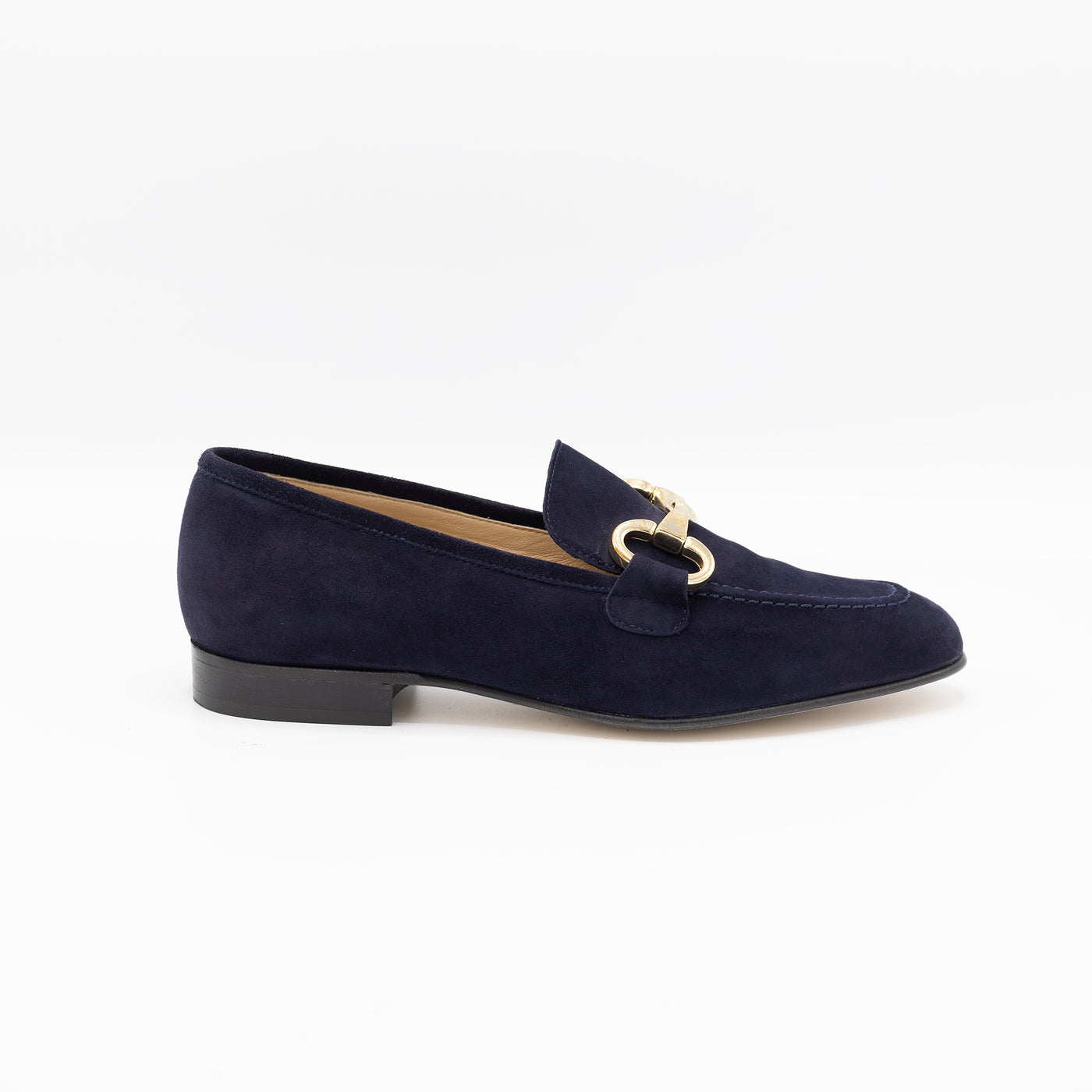 Classic horsebit loafer in navy suede. Set on leather soles and featuring a pale gold horsebit.