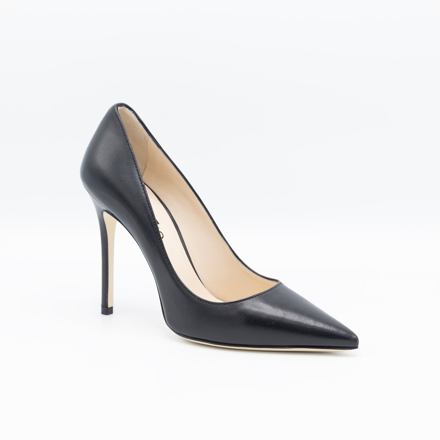 Pointy toe black leather pumps 