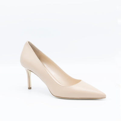 Point toe classic pumps with slim heels in beige leather