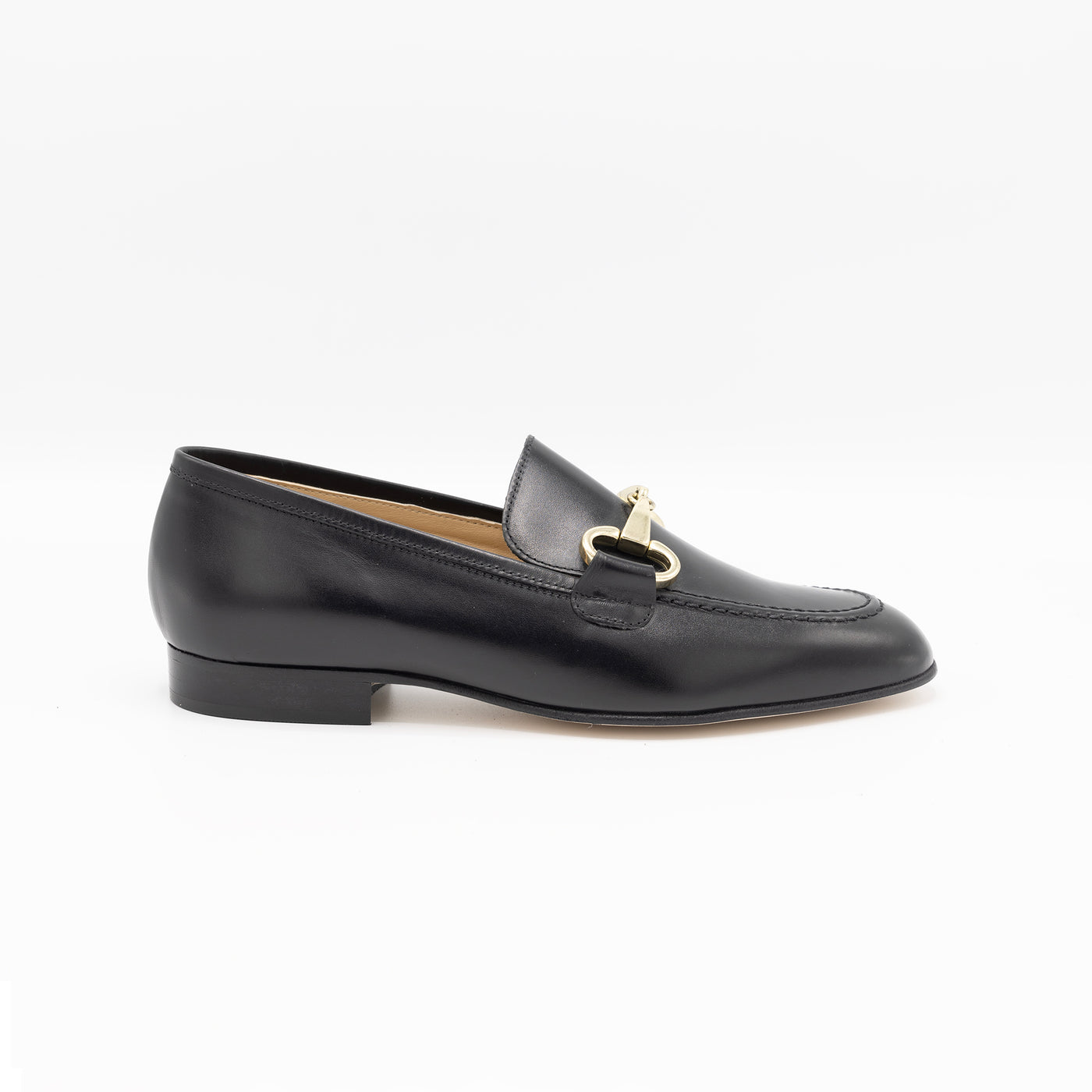 Classic horsebit loafer in black Leather. Set on leather soles and lined with calf leather.