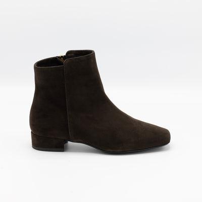 Women's ankle boot in brown suede with square shaped toe