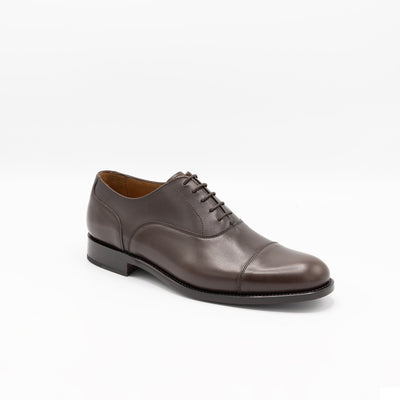 Brown leather derbies in leather. 