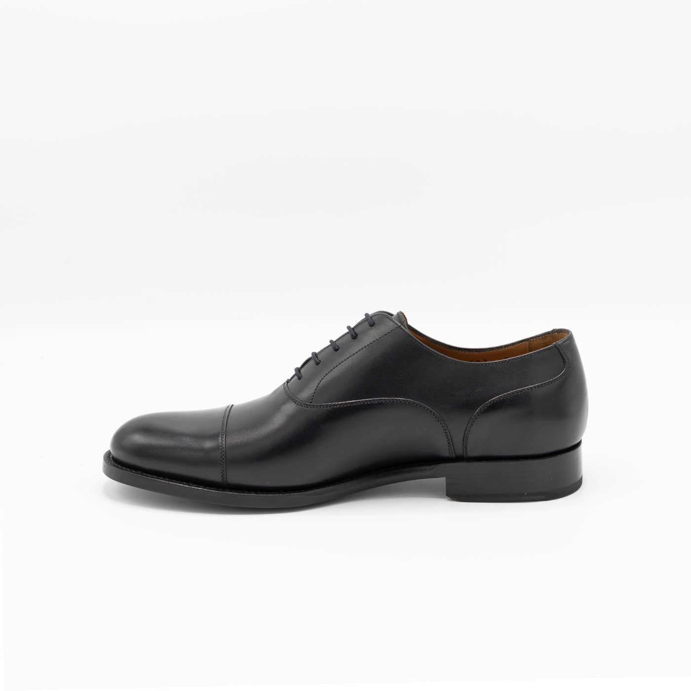 Derby with Cap-toe in Black Leather