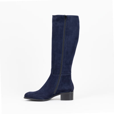 Riding inspired boots in navy suede. 