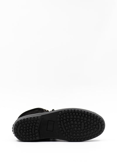 Pebbled rubber sole