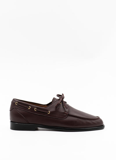 Boat shoe in burgundy leather