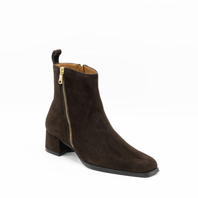 The Alice boots in brown suede