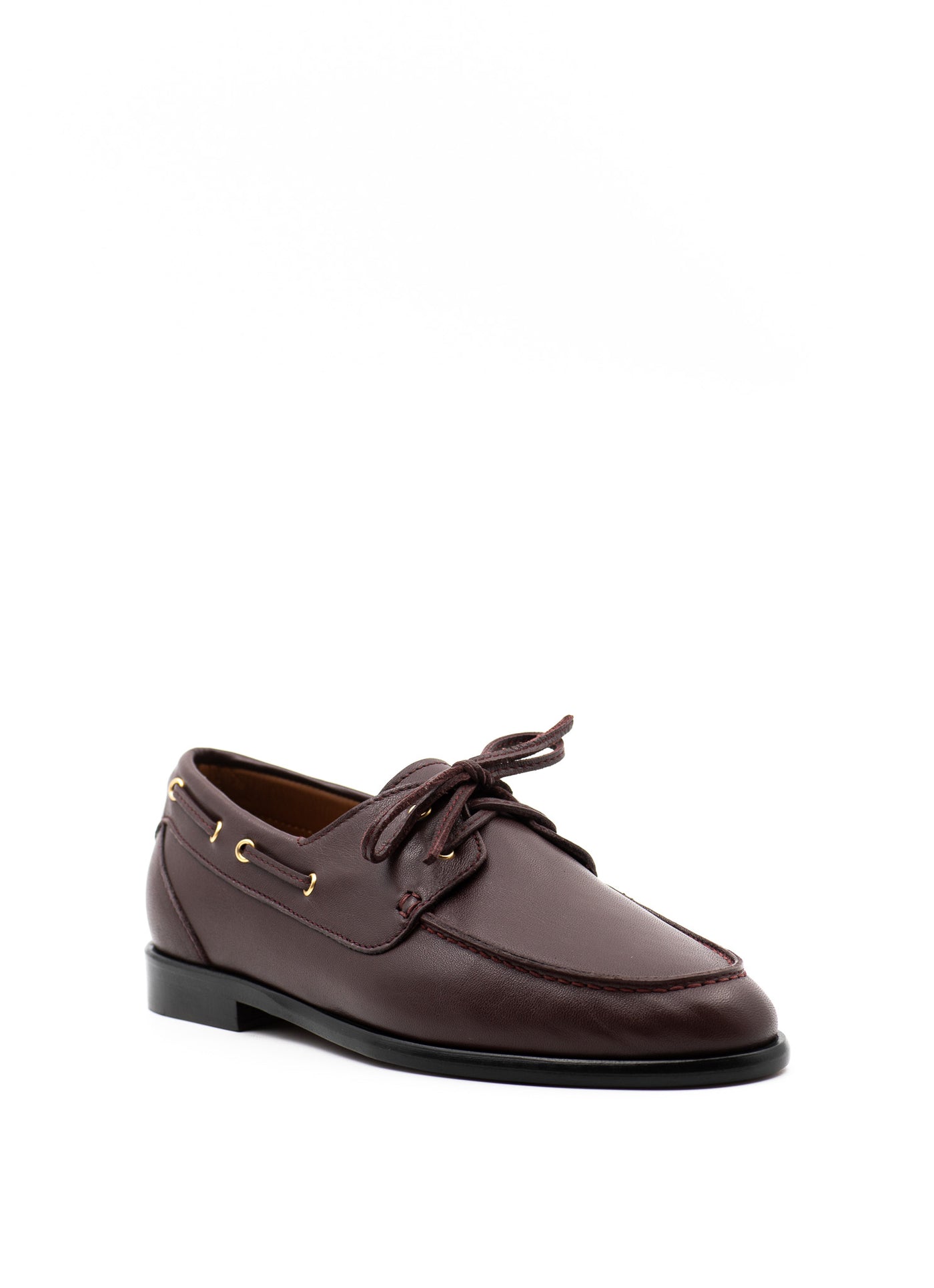Boat shoe in burgundy leather