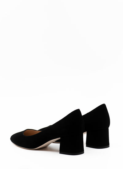 Block heel pumps in black suede