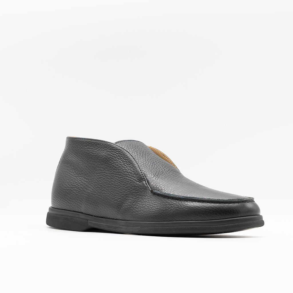 City loafers in grained brow leather. Soles tone by tone. 