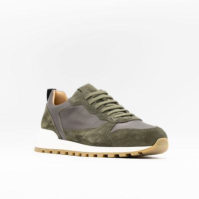 Mens runner sneaker in khaki leather and suede panels. Set on rubber soles. 