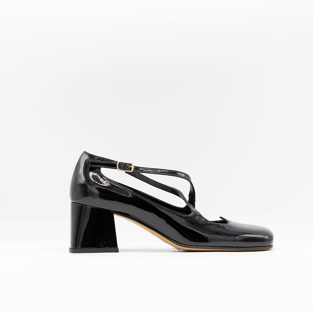 Heart Square Toe Pumps in Black