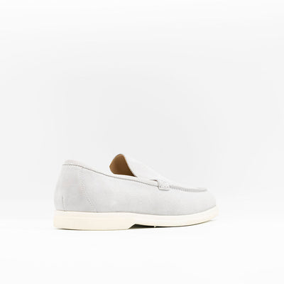 Summerwalk in light grey suede. 