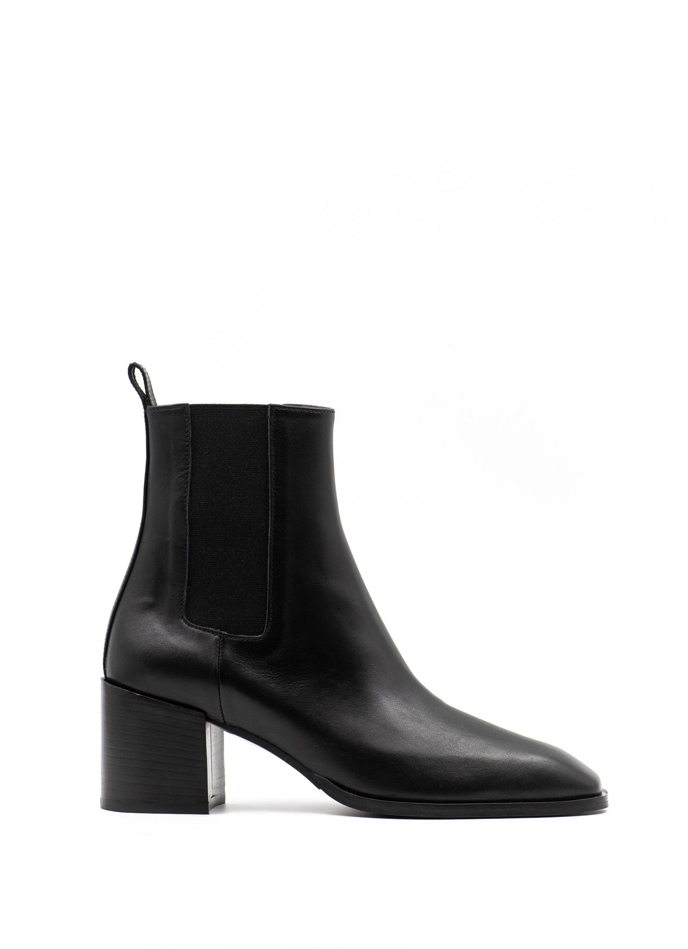 Heeled Chelsea boots in black
