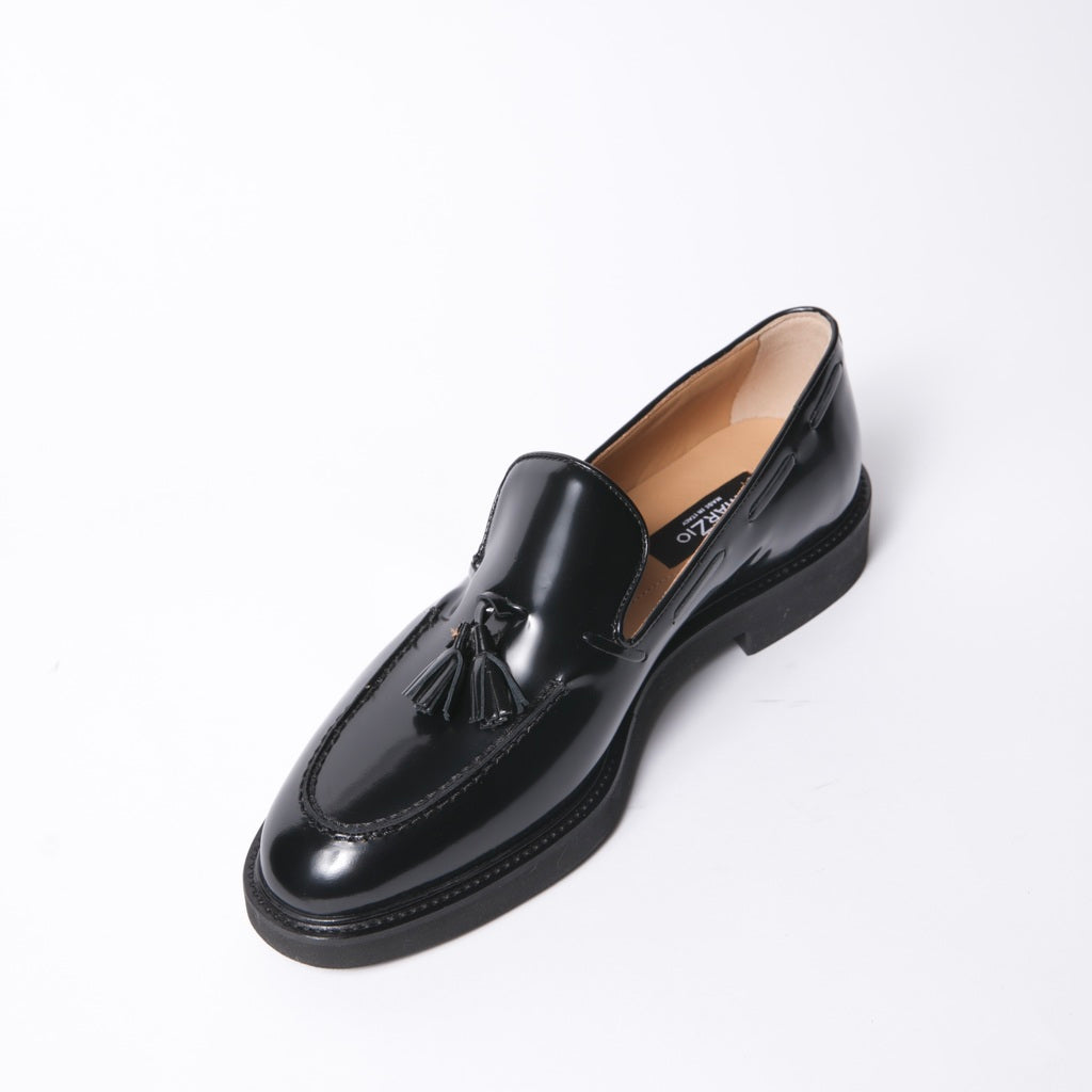 Extra light rubber loafers with tassel. 