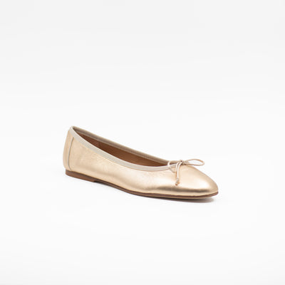 Ballet flats in gold leather