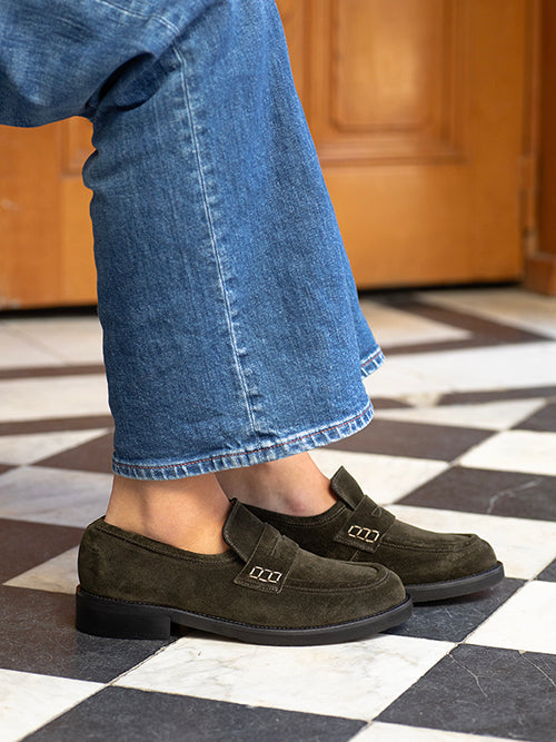 Loafers in green suede with rubber sole