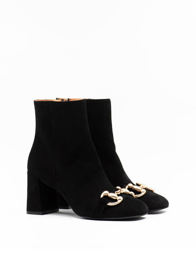 Horsebit ankle boots in black suede leather